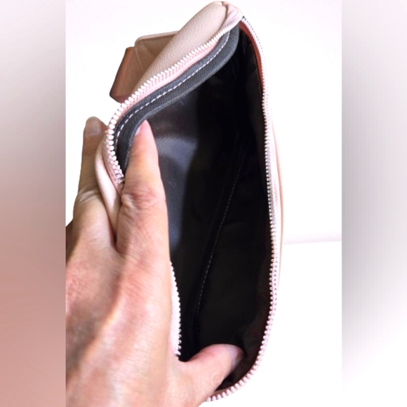 🩷 PINK Fannie/Sling Pack - Picture 3 of 3